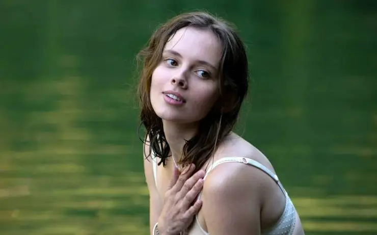 Клеве (2021) через торрент скачать Клеве (2021) фильм через торрент скачать