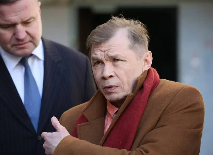 Золотые соседи (2022) через торрент скачать Золотые соседи (2022) фильм через торрент скачать