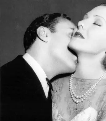 История вершится ночью (1937) в хорошем качестве через торрент История вершится ночью (1937) фильм в хорошем качестве через торрент