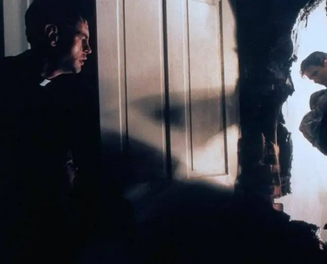 По ту сторону тьмы (1990) через торрент бесплатно По ту сторону тьмы (1990) фильм через торрент бесплатно