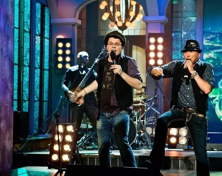 Бульдог-шоу (2010) через торрент скачать Бульдог-шоу (2010) сериал через торрент скачать