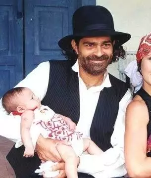 Шипы и розы (2000) через торрент скачать Шипы и розы (2000) сериал через торрент скачать