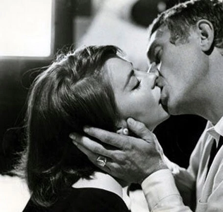 Любовь с подходящим незнакомцем (1963) в хорошем качестве через торрент Любовь с подходящим незнакомцем (1963) фильм в хорошем качестве через торрент