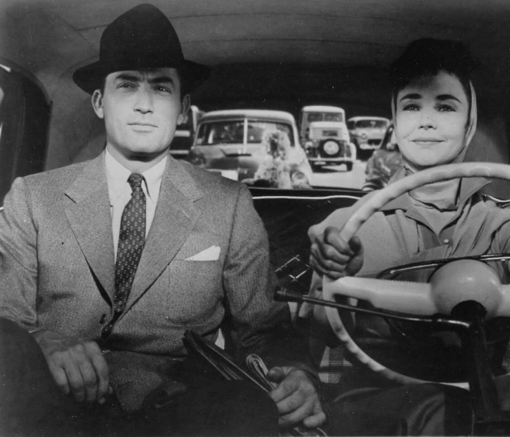 Человек в сером фланелевом костюме (1956) через торрент скачать Человек в сером фланелевом костюме (1956) фильм через торрент скачать