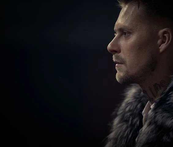 Идиот (2011) через торрент бесплатно Идиот (2011) фильм через торрент бесплатно