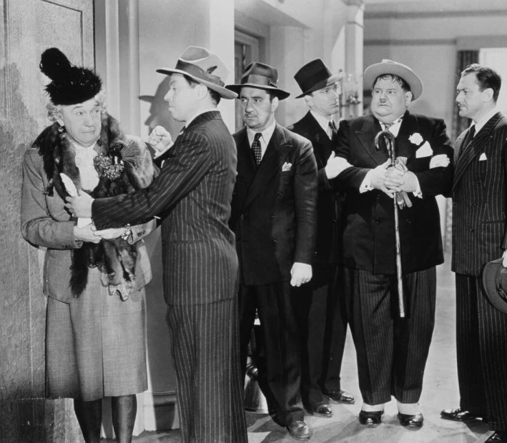 Жучки (1943) через торрент скачать Жучки (1943) фильм через торрент скачать