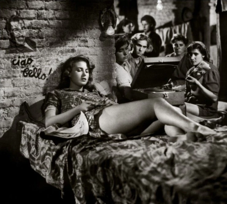 Горький рис (1949) через торрент бесплатно Горький рис (1949) фильм через торрент бесплатно