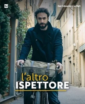 Другой инспектор / L'altro ispettore (2025) фильм скачать через торрент в хорошем качестве