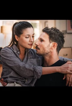 Постер: Снова любовь в квадрате / Squared Love All Over Again (2023) Постер: Снова любовь в квадрате / Squared Love All Over Again (2023)